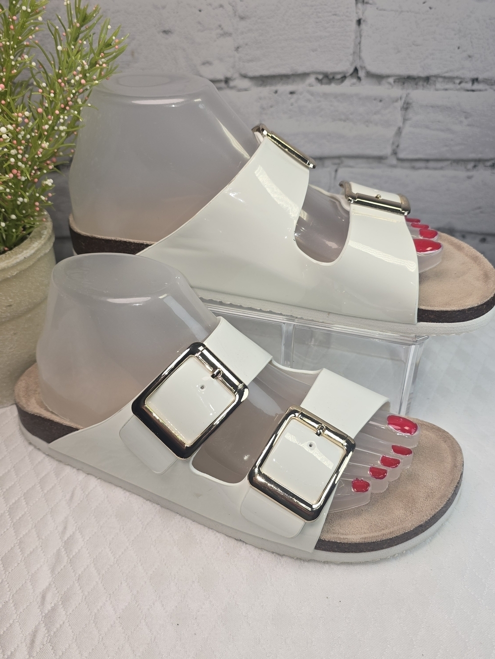 MADDEN GIRL BODIE SLIDES DUAL BUCKLE WHITE GLOSS WOMENS SANDALS 8 EUC